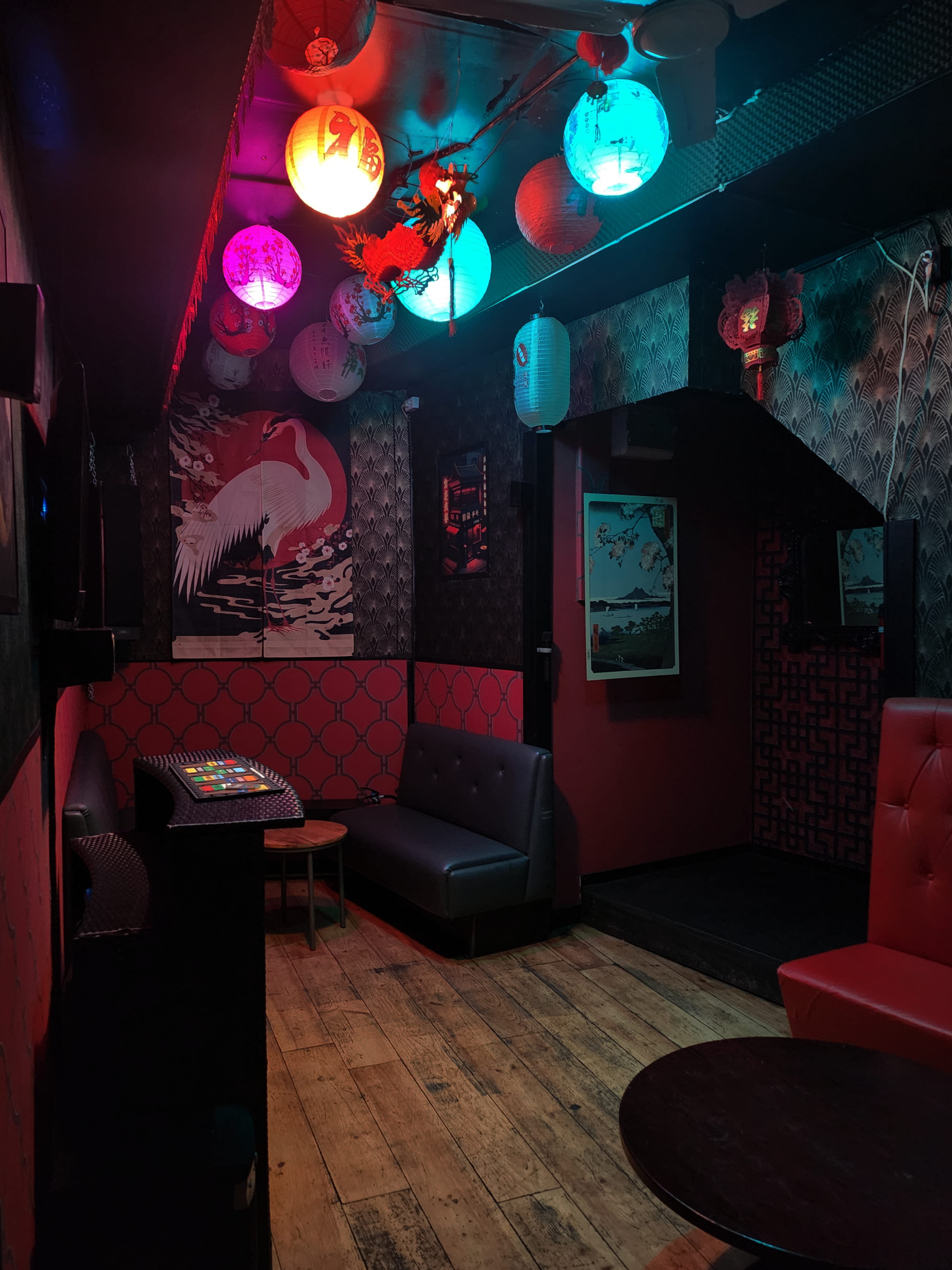Japanse ruimte karaokebar Roxy's